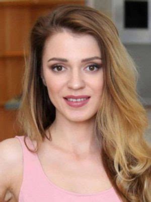 Discover Mary Kalisy's Height and Weight