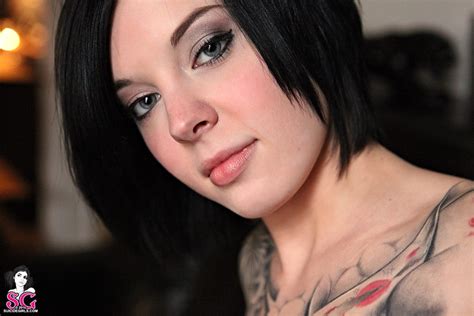 Discover the body measurements of Buffy Suicide