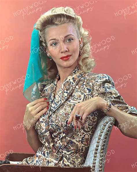 Discovering Carole Landis' Fashion and Stylish Choices