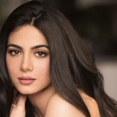 Discovering Emeraude Toubia's Physique and Exercise Routine