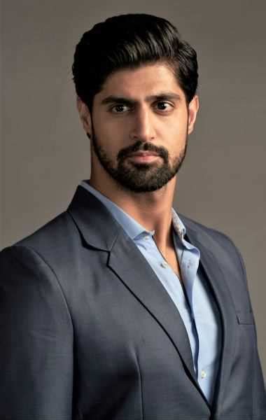 Discovering Tanuj Virwani's Physical Attributes