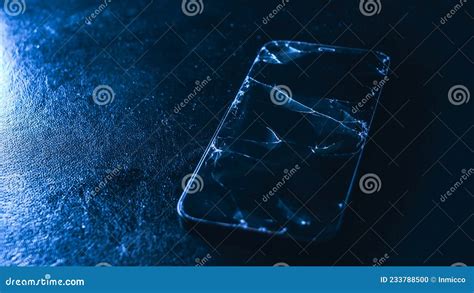 Discovering the Meaning Behind a Fractured Smartphone Screen through Dream Analysis