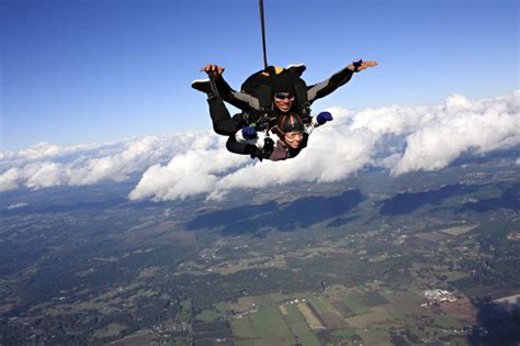 Discovering your inner adrenaline junkie: The path to becoming a skydiver