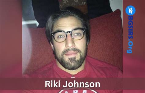 Dive into RIKI JOHNSON's physique and fashion sense