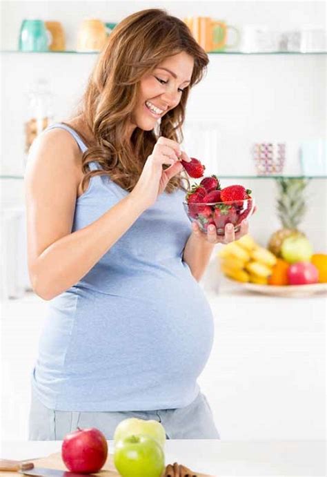 Dive into a Well-Balanced Diet: Vital Nutrients for Expectant Mothers