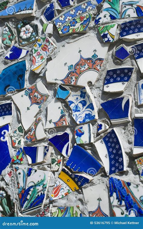 Dreams Concealed in Fragments: Decoding Symbolism in Broken Porcelain