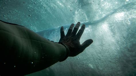 Dreams of Falling Through Ice: A Symbol of Fear and Vulnerability