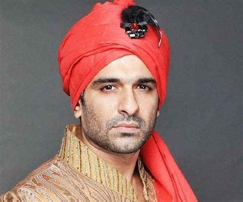 Early Life and Background of Eijaz Khan