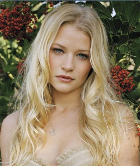 Early Life and Background of Emilie De Ravin