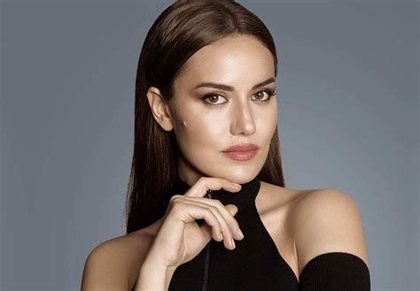 Early Life and Background of Fahriye Evcen