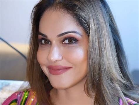 Early Life and Career Origins of Isha Koppikar