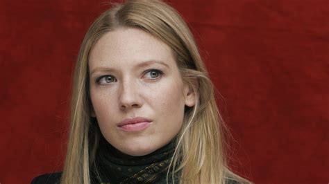 Early Life and Education of Anna Torv