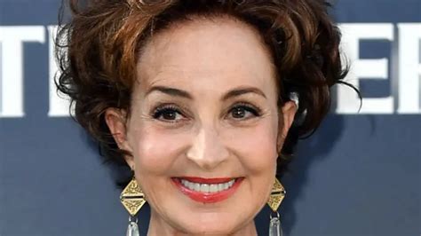 Early Life and Education of Annie Potts