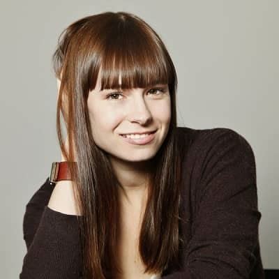 Early Life and Education of Veronica Belmont