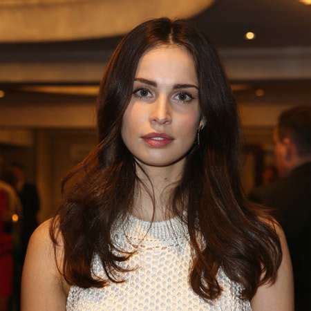 Early life and education of Heida Reed