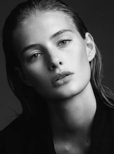 Education and Career Beginnings of Sanne Vloet