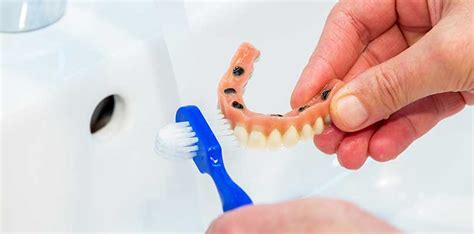 Effective Techniques for Maintaining Dentures' Cleanliness