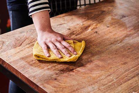 Efficient Techniques for Sustaining a Neat Dining Surface