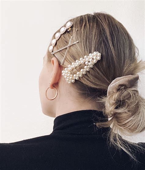 Embrace the Charm of Vintage Aesthetics with Sophisticated Pearl Hair Clips