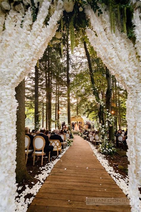 Embracing the Beauty of Nature: Enhancing Your Wedding Photos with Outdoor Venues