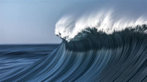 Emotional Turbulence: Interpreting the Different Types of Wave Dreams