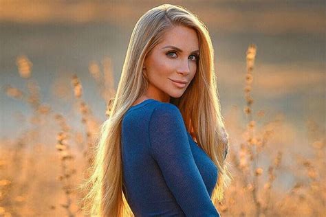 Examining Amanda Lee's Figure and Fitness Routine