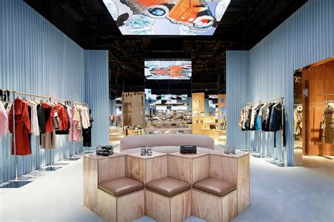 Experience Luxury at High-End Fashion Markets