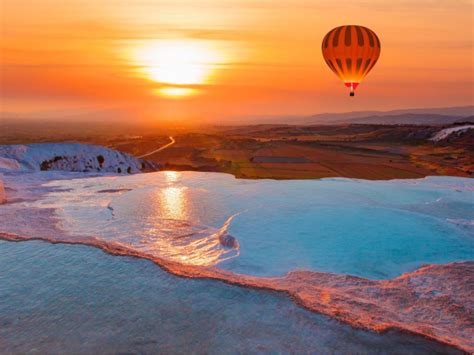 Experience the Enchantment of a Hot Air Balloon Journey