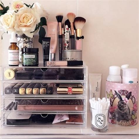 Expert Tips for Organizing Your Makeup in a Practical Beauty Pouch