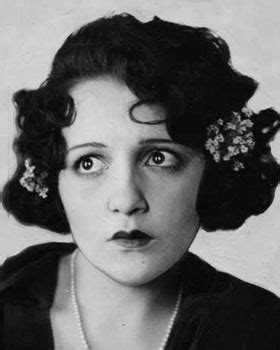 Exploring Bebe Daniels' Path in the Entertainment Industry