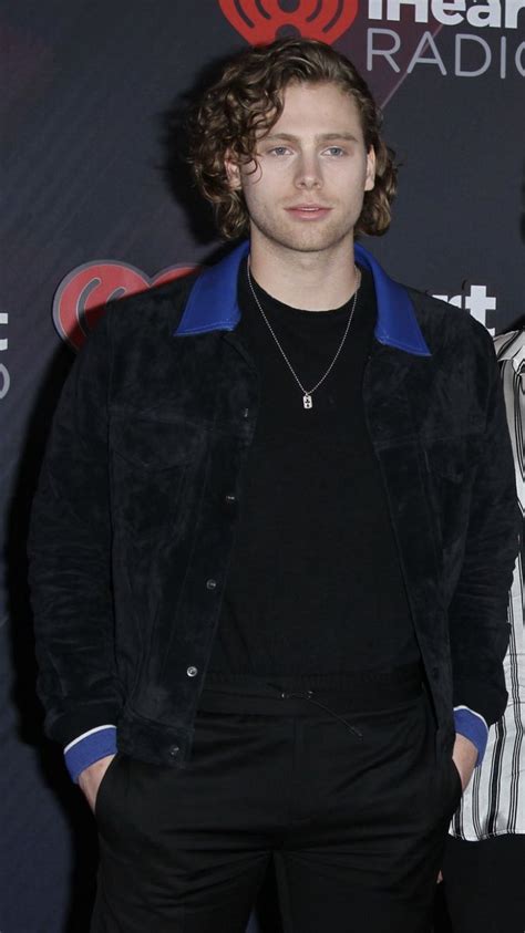 Exploring Luke Hemmings' Distinctive Fashion Style