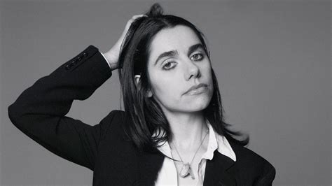 Exploring Pj Harvey's Growth as an Artistic Talent