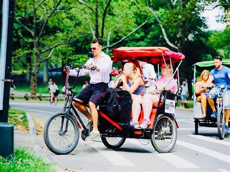 Exploring Vibrant Urban Landscapes: Experiencing the Delights of a Pedicab Tour