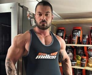 Exploring Willy Rey's Physique and Build