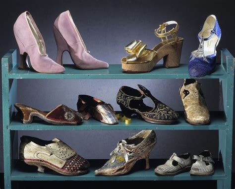 Exploring the Cultural Significance of Worn-out Footwear in the Analysis of Dreams