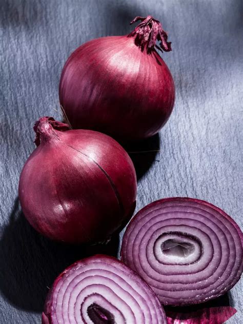 Exploring the Intricate Wonders of Consuming Raw Onion