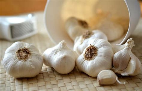 Exploring the Potential Health implications of Consuming Garlic in Dreams