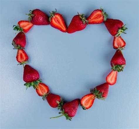 Exploring the Psychological Meanings of Strawberry-Harvesting Dreams