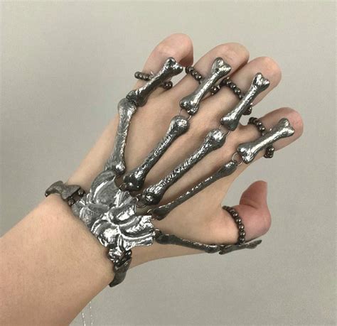 Exploring the Role of Wrist Adornments in Dreams