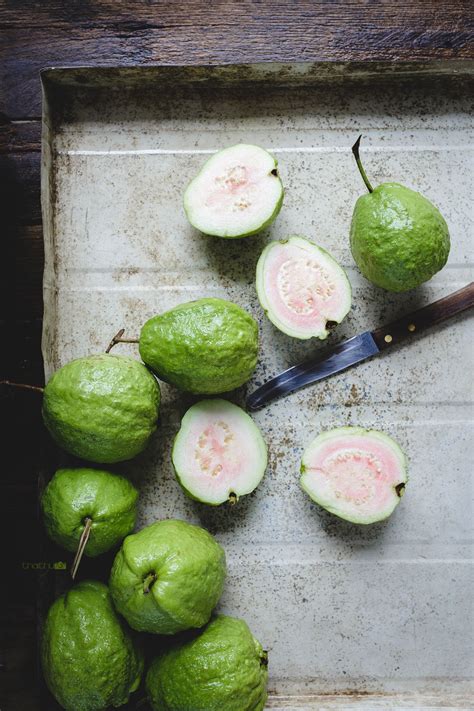 Exploring the Wonderful World of Fresh Guava: A Guide for Fruit Enthusiasts