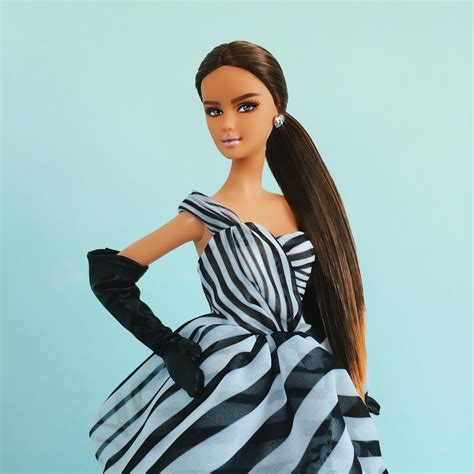 Figure of Barbie Baja: Beauty & Confidence