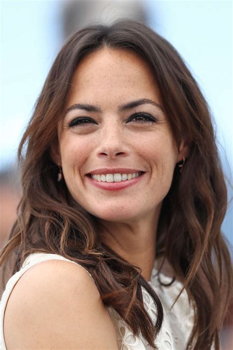 Financial Status of Berenice Bejo