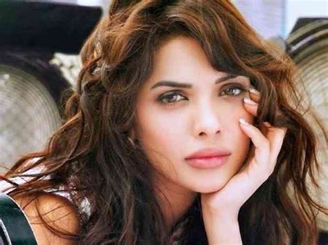 Financial Success: Sara Loren's Net Worth