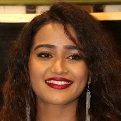 Find out Simran Gupta's Age and Height