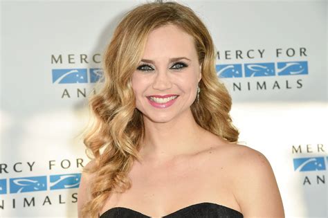 Fiona Gubelmann: Early Life, Education, Career