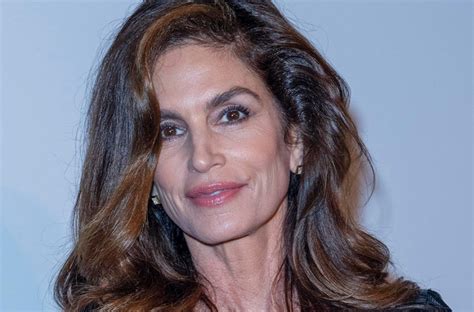 Fitness Icon: Cindy Crawford's Enviable Physique