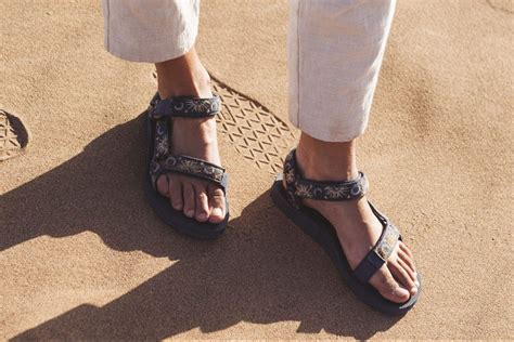 From Beach to Bar: Styling Sandals for Any Occasion