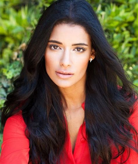 Get Acquainted with Jessica Clark: Background and Bio