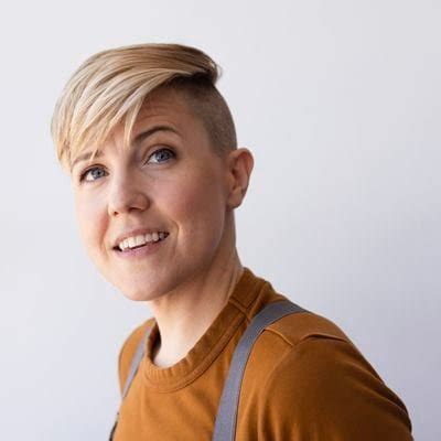 Hannah Hart Height