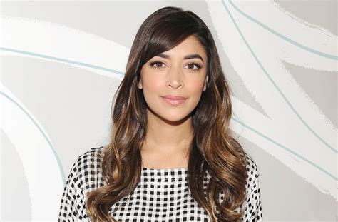 Hannah Simone Biography